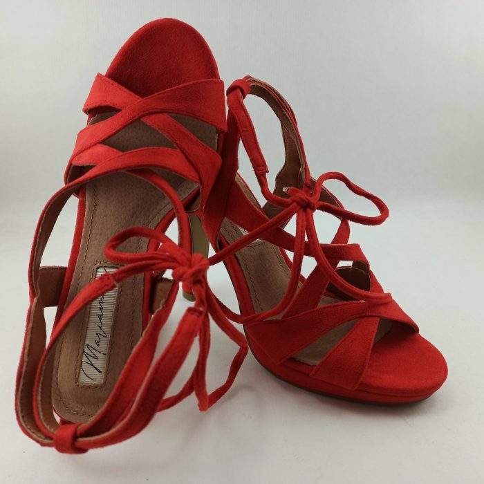 Sandalia de piel roja con cierre de cordón en pierna, Maria mare mod. 68367