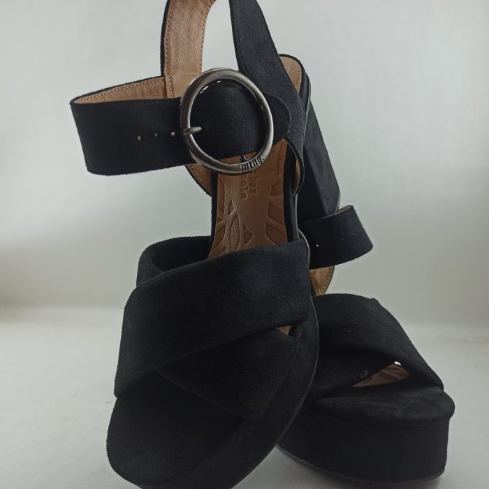 Mustang sandalia plataforma y tacon con hebilla