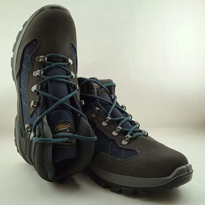Bota deportiva de ante gris y negro con cierre de cordon, Grisport mod. 14511