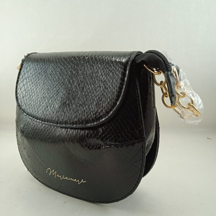 Bolso bandolera de piel negro con cierre de solapa y cremallera, Mariamare mod. C55012