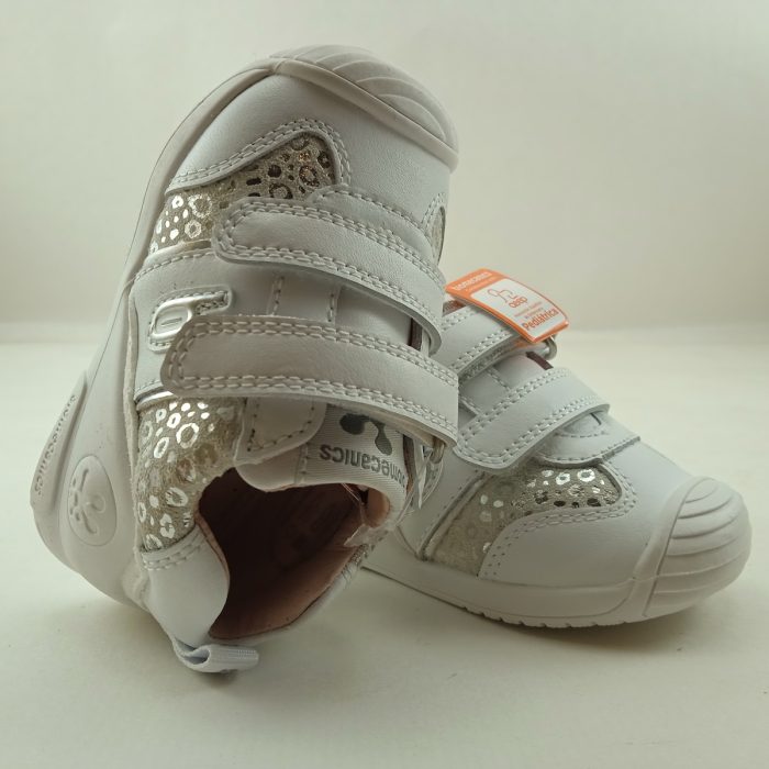 Zapato de piel blanco son cierre de dos velcros, Biomecanics mod. 242111