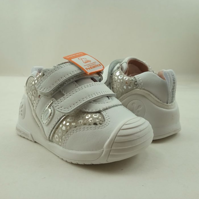 Zapato de piel blanco son cierre de dos velcros, Biomecanics mod. 242111 - Imagen 3