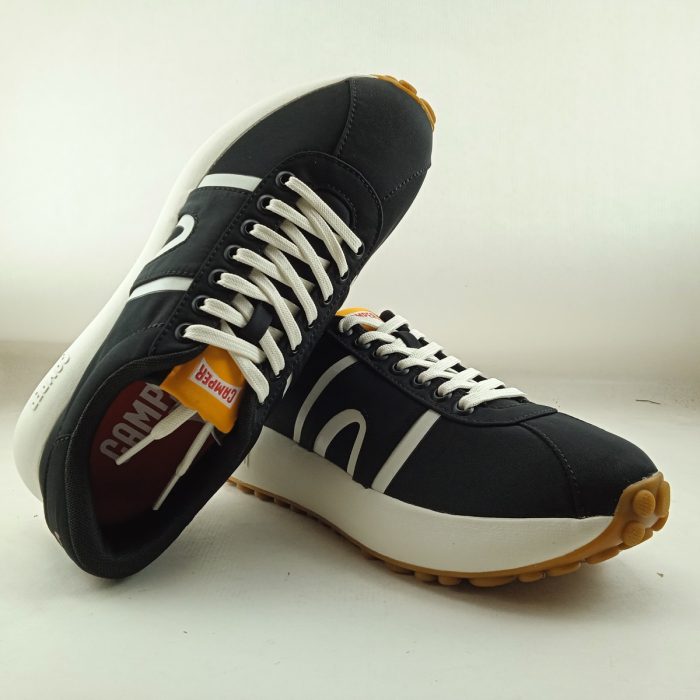 Semi-sport de piel negra con cierre de cordon, Camper mod. 100943