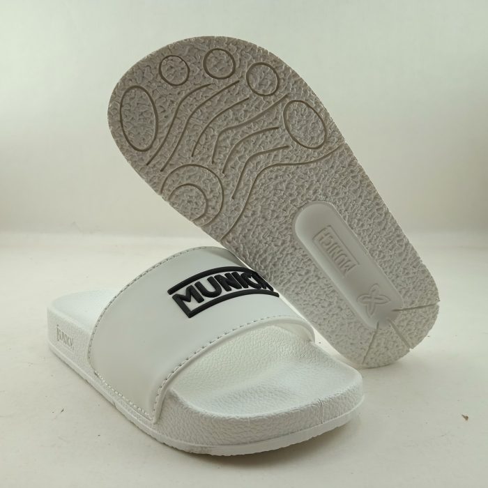 Chancla sintetica blanca sin cierres, Munich mod. Flat slider