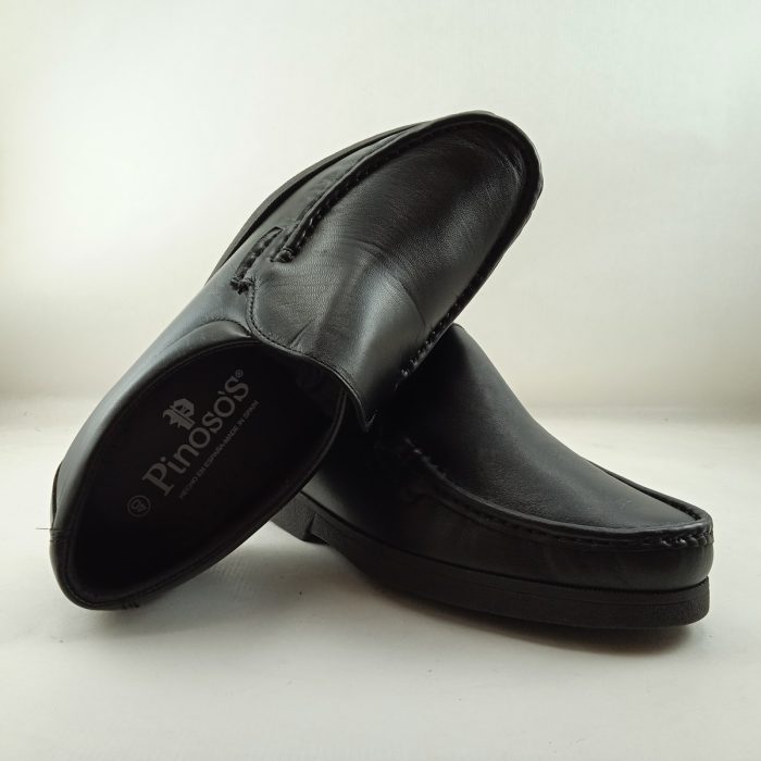 Zapato de piel negra sin cierres, Pinoso's mod. 4746