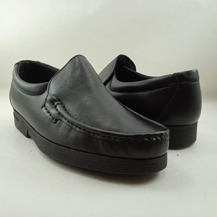 Zapato de piel negra sin cierres, Pinoso's mod. 4746 - Imagen 3
