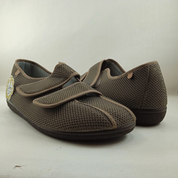 Alpargata textil marron con cierre de 2 velcros, La Cadena mod. 97034 - Imagen 2