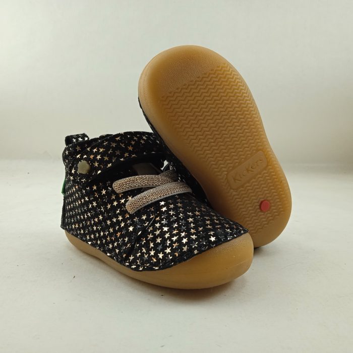 Bota de piel negra con cierre de velcro y cordon elastico, Kickers mod. 972422