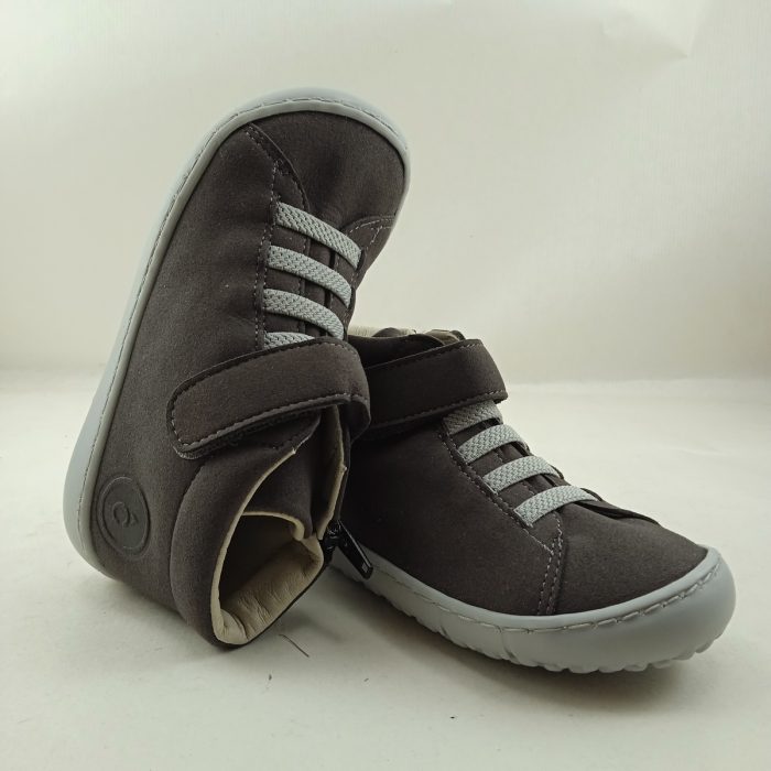 Semi-sport de piel gris oscuro con cierre de velcro y cordon elastico, Coquette kids mod.15231