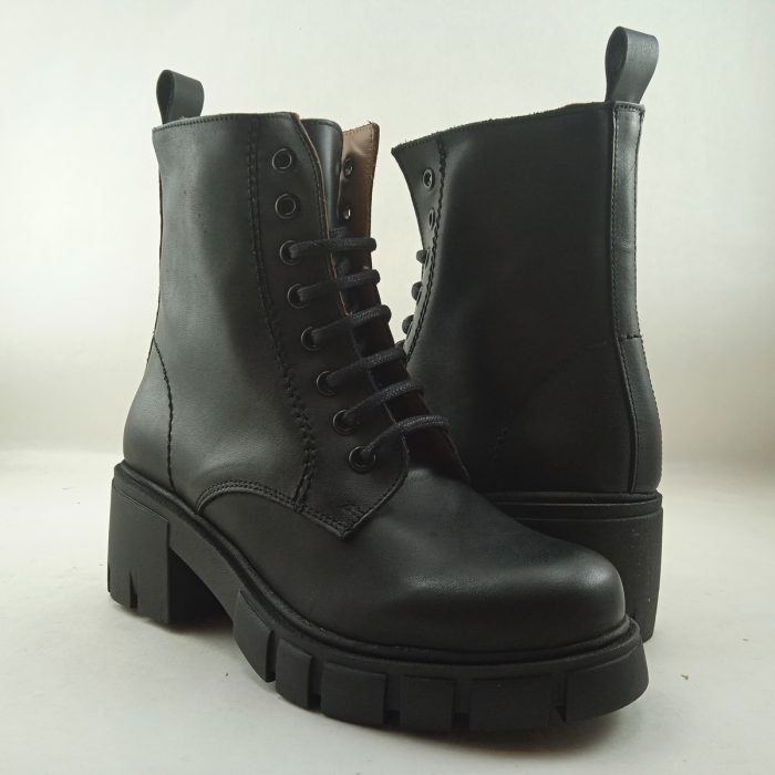 Bota de piel negra con cierre de cordon, Belang mod. 08113 - Imagen 2
