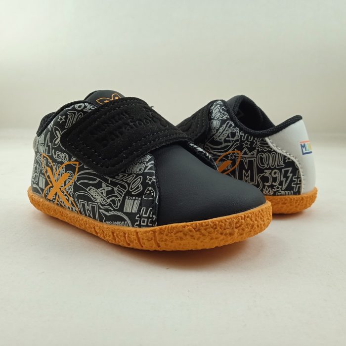 Semi-sport de piel negro con cierre de velcro, Munich mod. 8029006 - Imagen 2