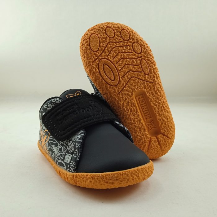 Semi-sport de piel negro con cierre de velcro, Munich mod. 8029006 - Imagen 3