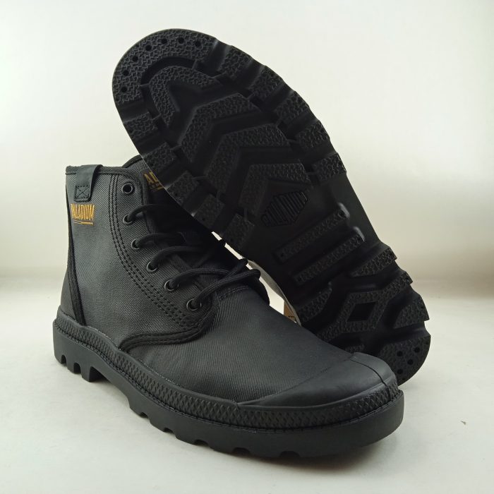 Bota sintetica negra con cierre de cordon, Palladium mod. 74375 - Imagen 4
