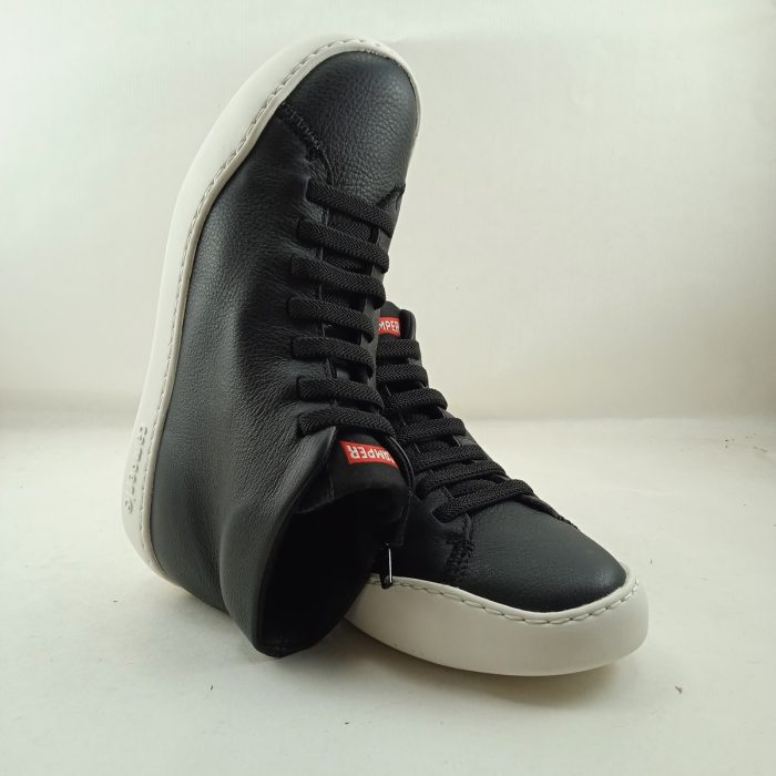 Bota de piel negra con cierre de cordon elastico, Camper mod. K400422
