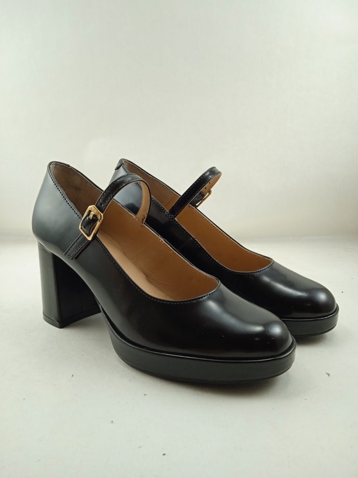 Zapato de vestir de ante negro tipo salon con cierre de hebilla, Unisa mod. Mael - Imagen 2