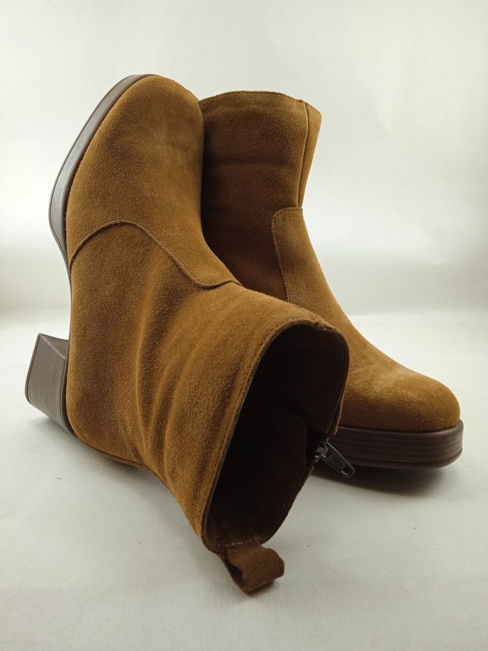 Bota de serraje cuero con cierre de cremallera en lateral interior, Wikers mod. E-187