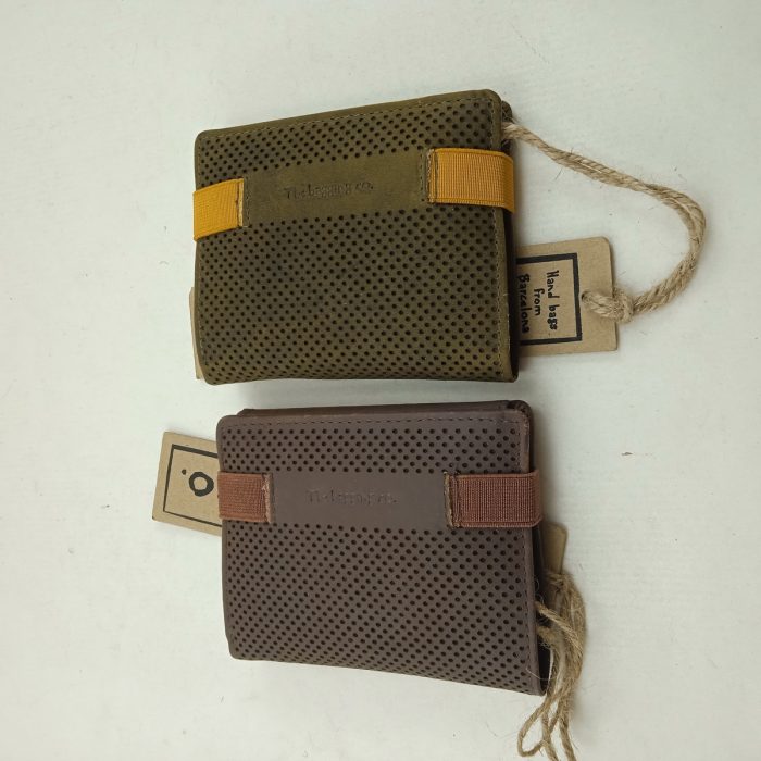Billetero de piel en varios colores y cierre de goma, The Bagging mod. Thb071