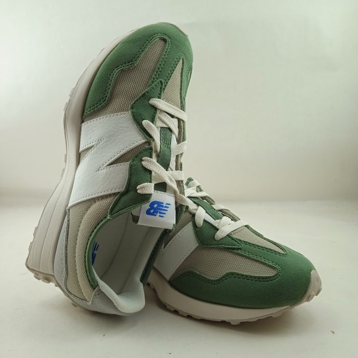 Semi-sport de piel verde con cierre de cordon, New balance mod. 327CM