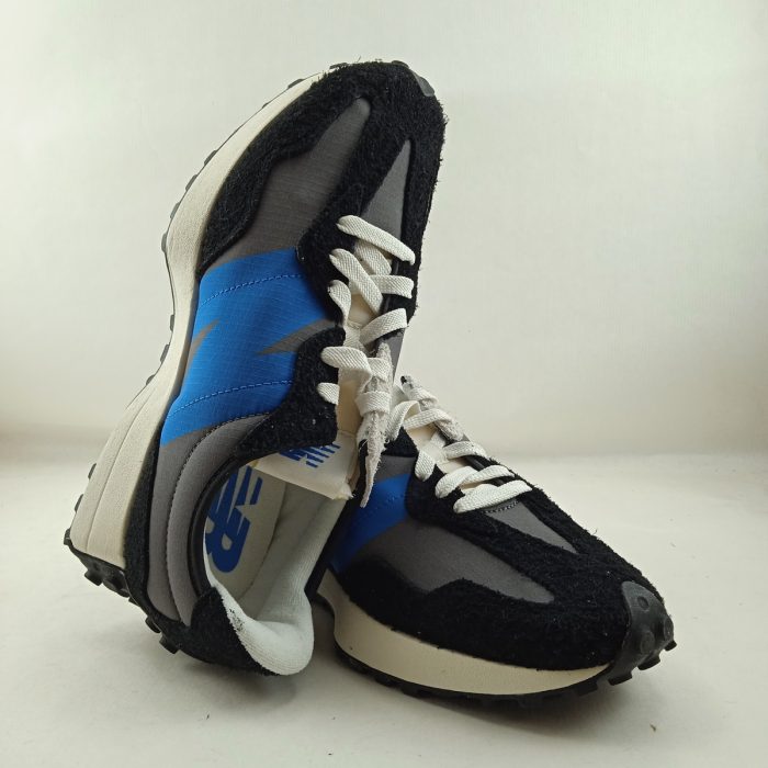 Semi-sport de piel negro con cierre de cordon, New balance mod. 327VB