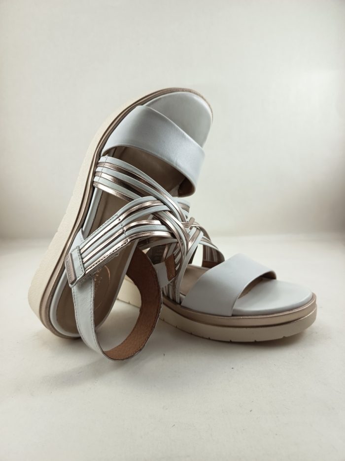 Sandalia de piel crema con cierre de velcro, Tamaris confort mod. 88707 - Imagen 4