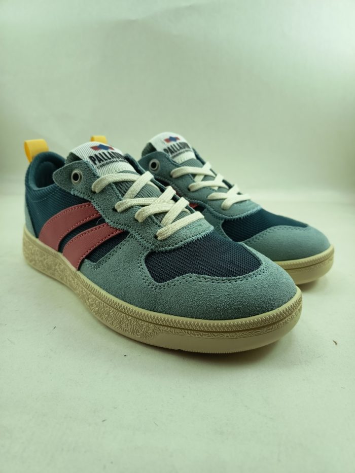 Semi-sport de piel celeste con cierre de cordon, Palladium mod. 74486