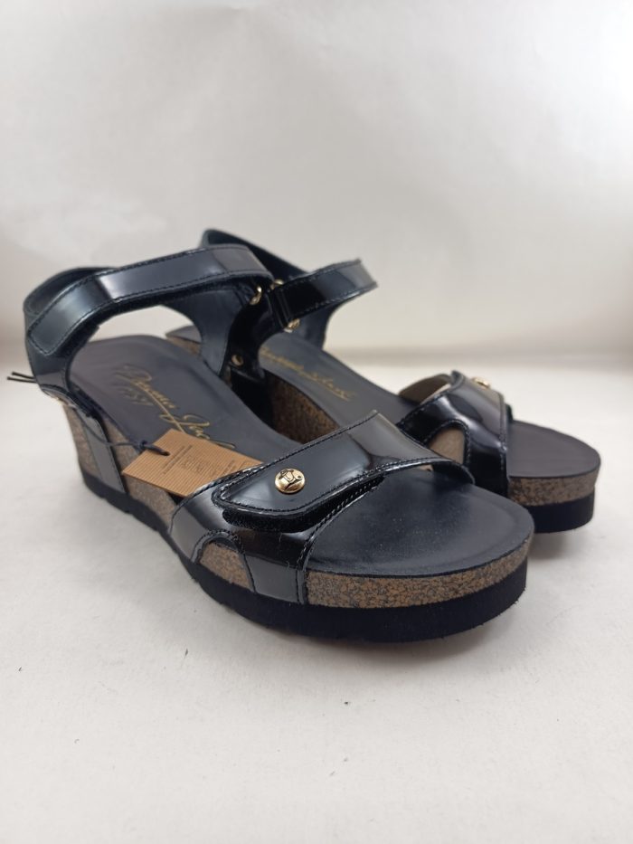Sandalia de charol negro  con cierre de velcro, Panama jack mod. Julia b63