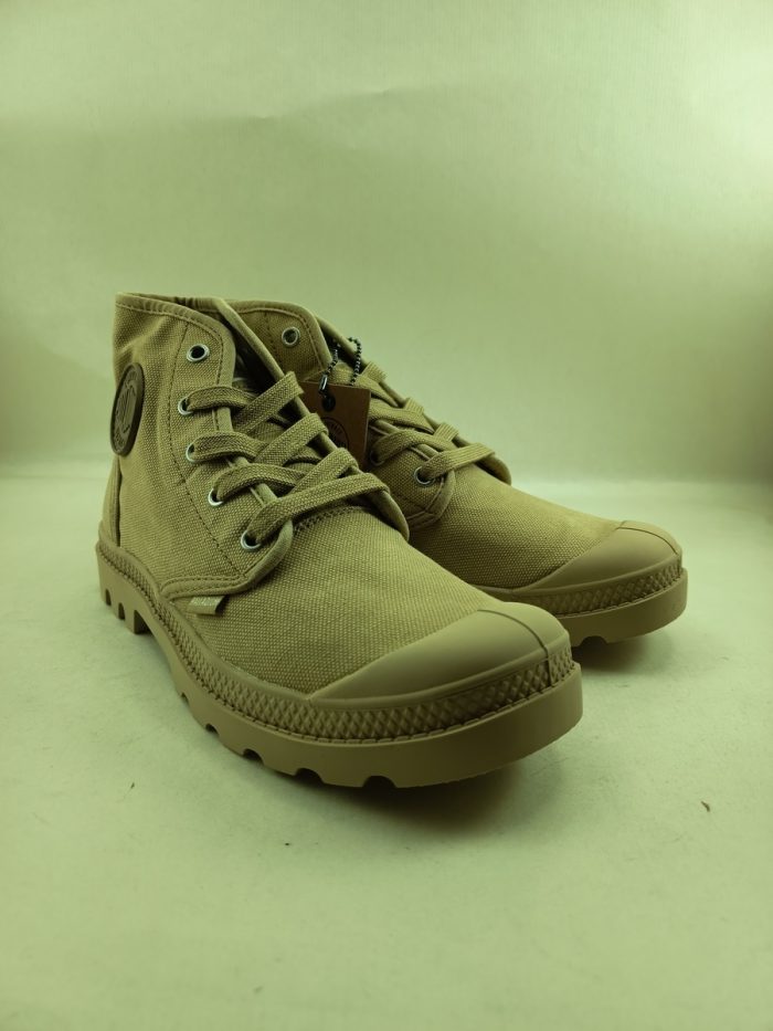 Bota de lona camel  con cierre de cordon, Palladium mod. 92352
