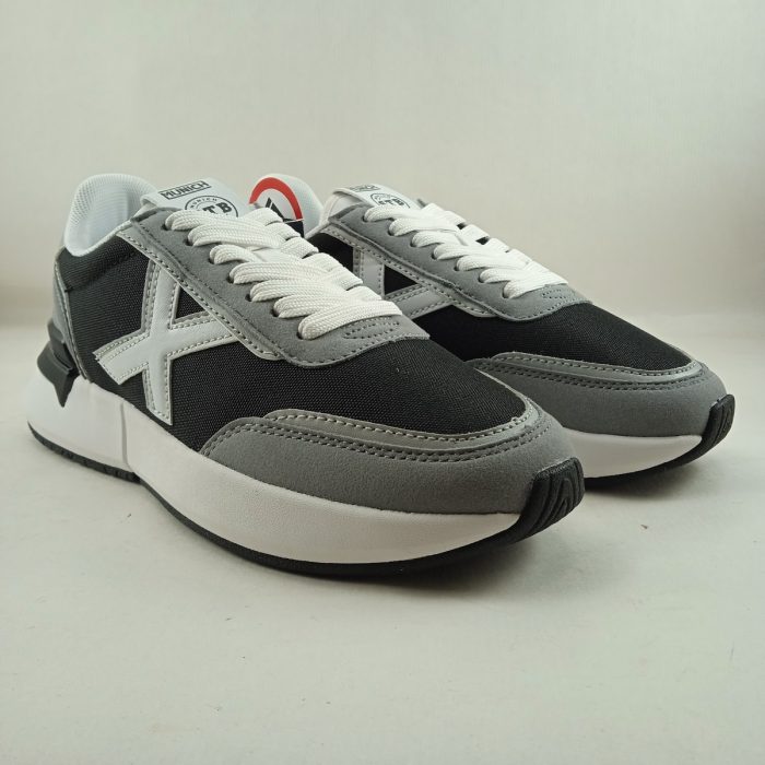 Semi-sport de piel negro con cierre de cordon, Munich mod. 4173097