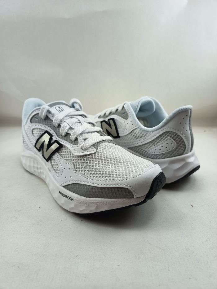 Deportivo sintetico blanco con cierre de cordon, New balance mod. Warist T4 - Imagen 2