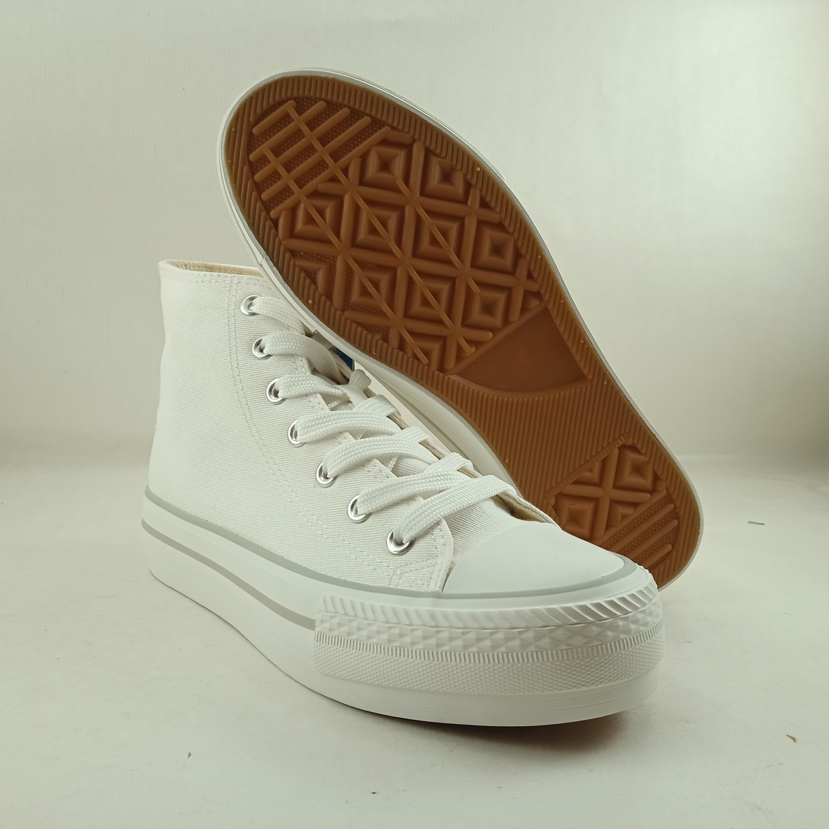 Bota de lona blanca con cordones Mustang 60172 - Imagen 3