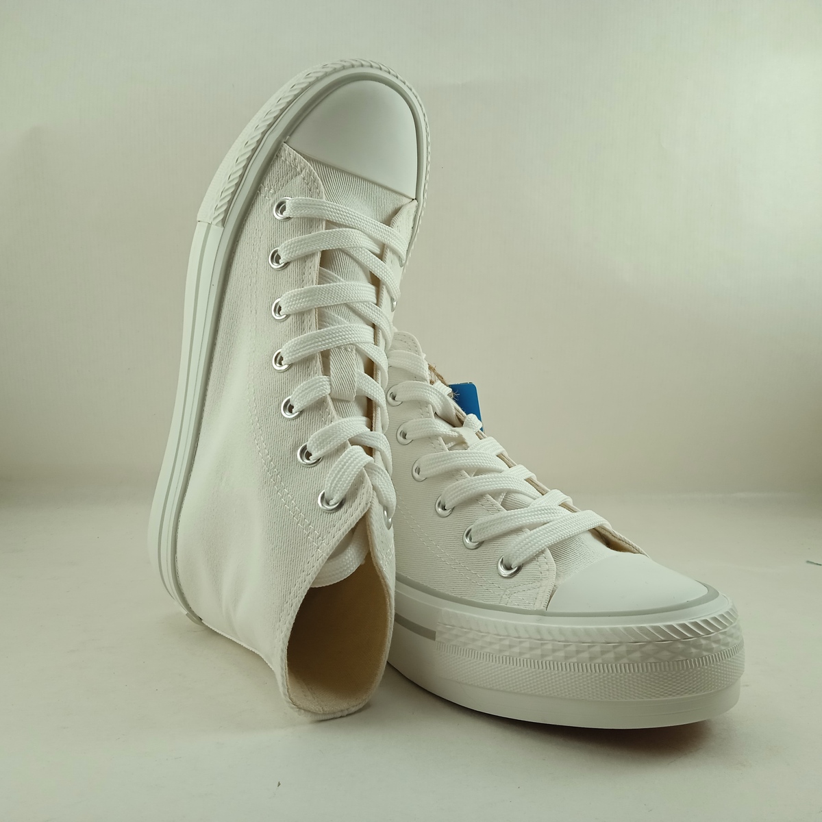 Bota de lona blanca con cordones Mustang 60172 - Imagen 4