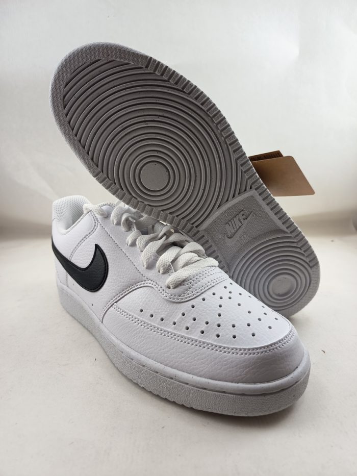 Semi-sport de piel blanco con pipa negra y cierre de cordon, Nike mod. courth vision - Imagen 3