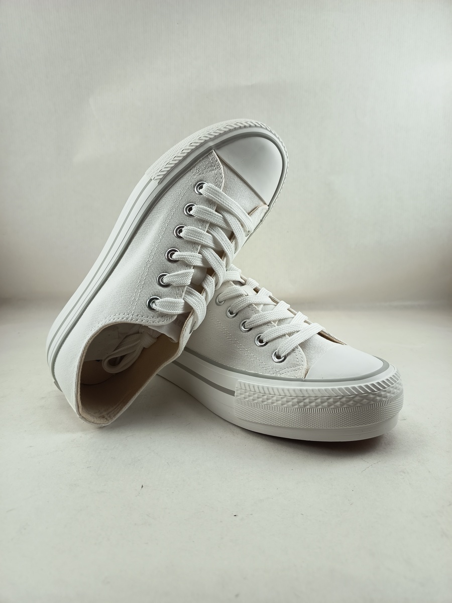 Zapatilla de lona blanca con cordones Mustang 60173 - Imagen 4