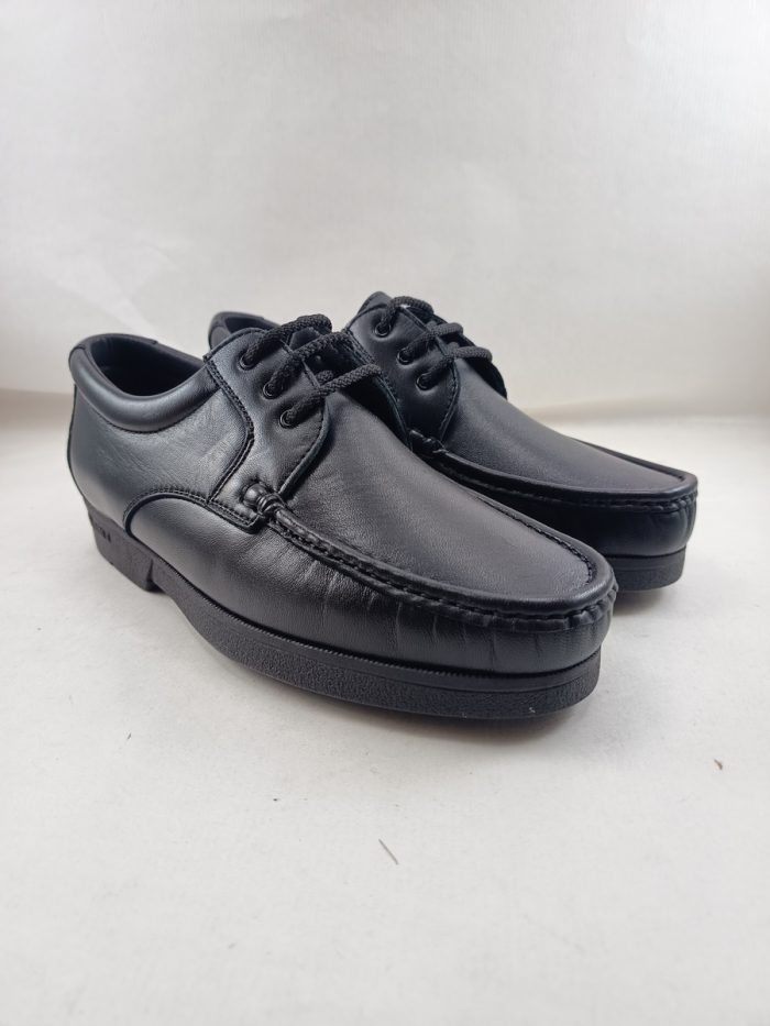 Zapato de piel negra con cierre de cordon, Pinoso's mod. 4783