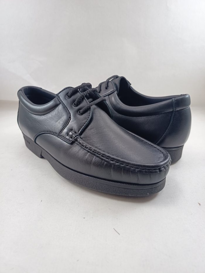 Zapato de piel negra con cierre de cordon, Pinoso's mod. 4783 - Imagen 2