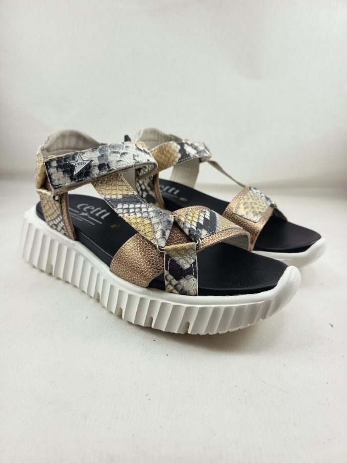 Sandalia de piel crema con cierre de velcro, Cetti mod. C-1316
