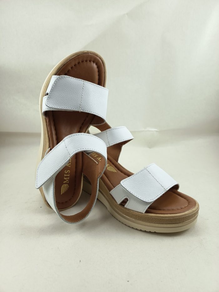 Sandalia de piel blanco con cierre de 2 velcros, Belang mod. 400