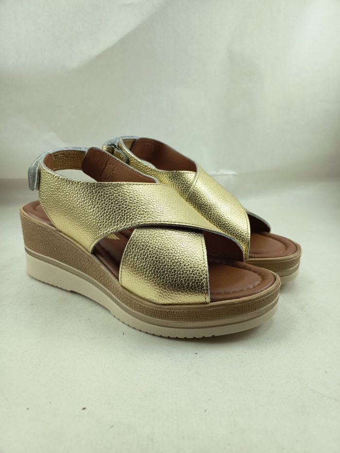 Sandalia de piel oro con cierre de velcro, Belang mod. 401 - Imagen 2