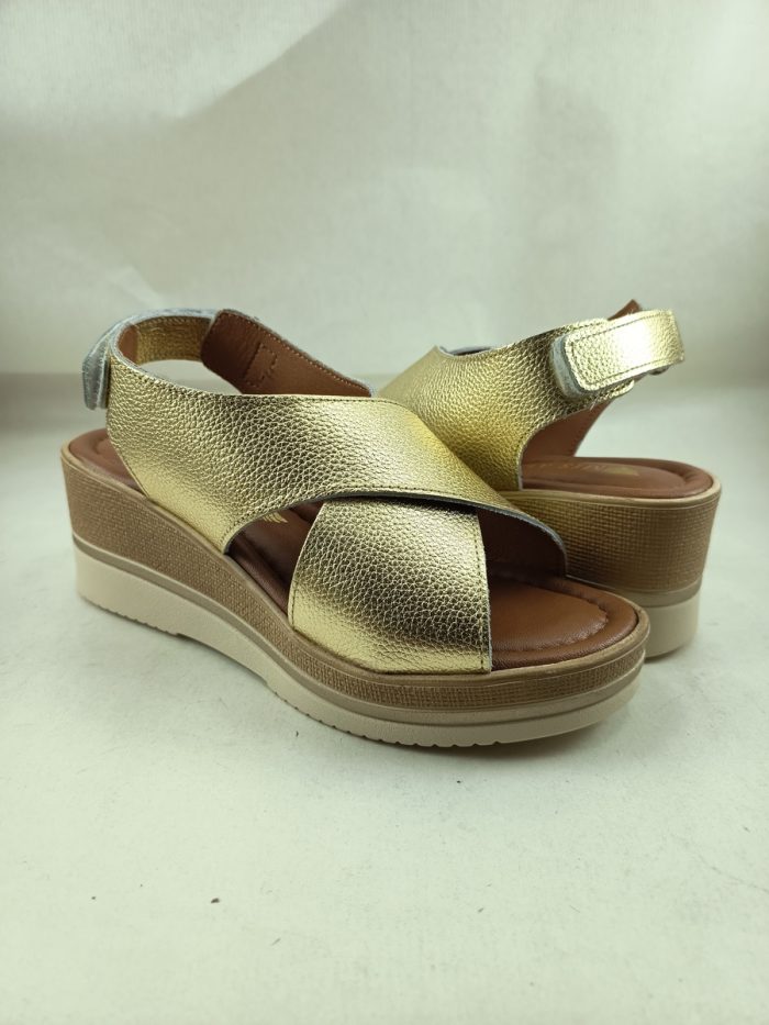 Sandalia de piel oro con cierre de velcro, Belang mod. 401 - Imagen 3