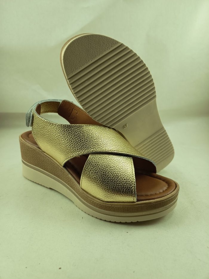 Sandalia de piel oro con cierre de velcro, Belang mod. 401 - Imagen 4