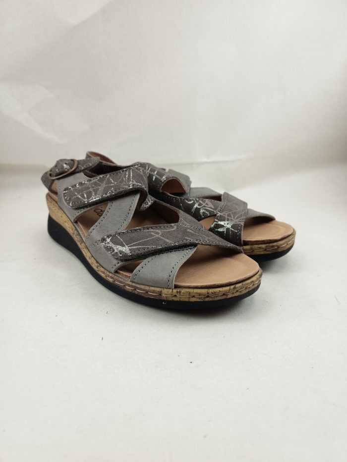 Sandalia de piel gris con cierres de velcro, Belvida mod. 35007