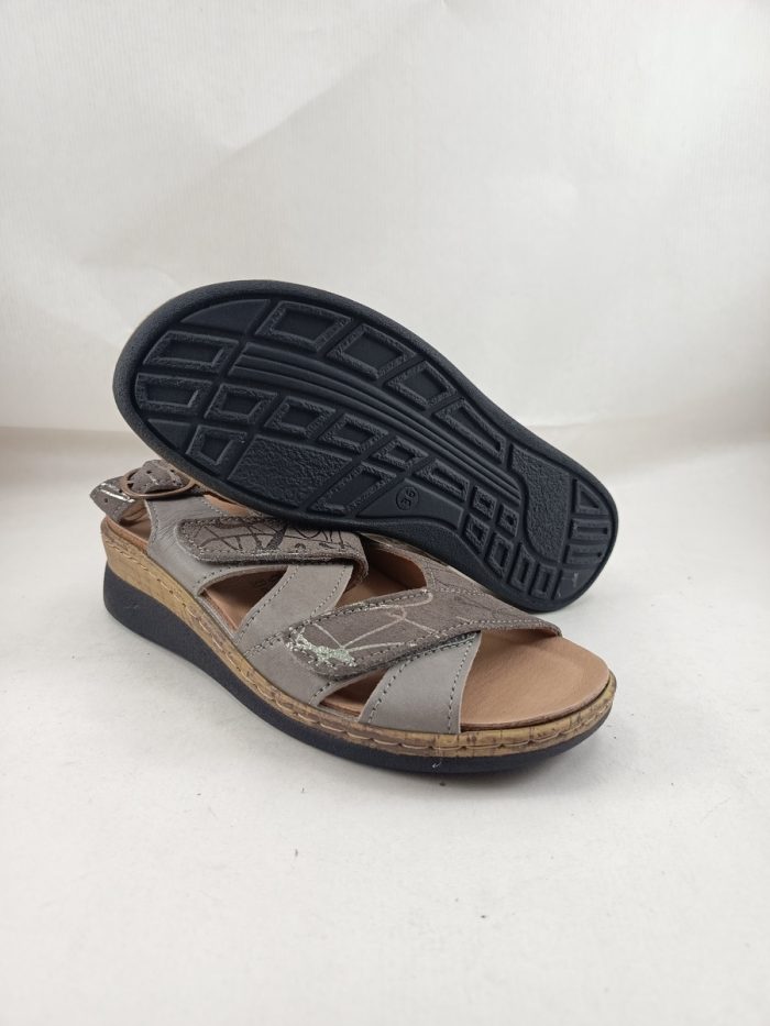 Sandalia de piel gris con cierres de velcro, Belvida mod. 35007 - Imagen 3
