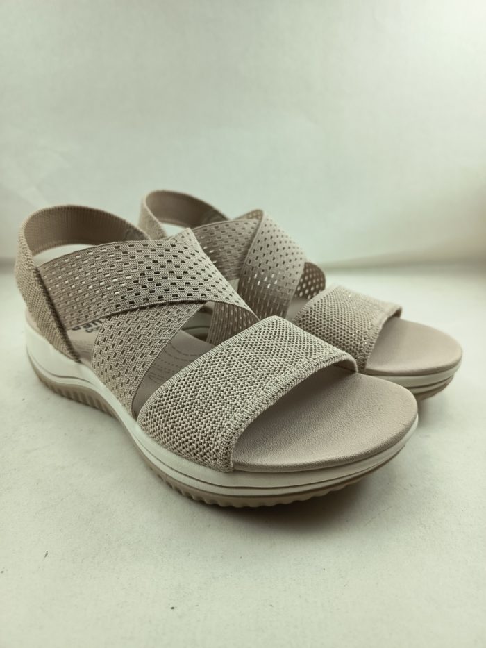 Sandalia de piel crema sin cierres, Jana mod. 28768