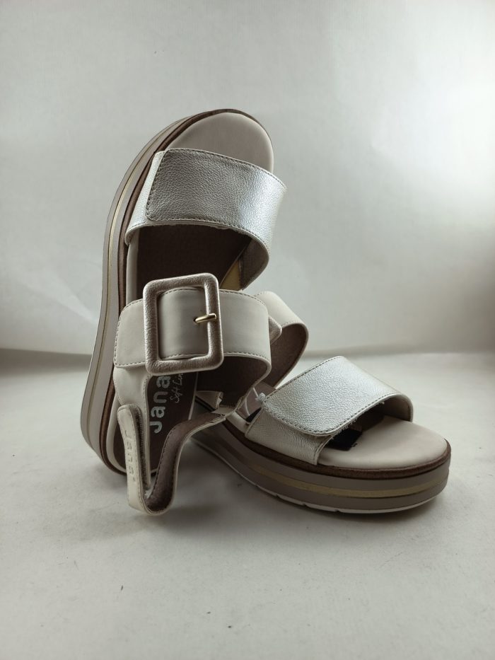 Sandalia de piel en oro y crema con cierre de velcros, Jana mod. 28266 - Imagen 4