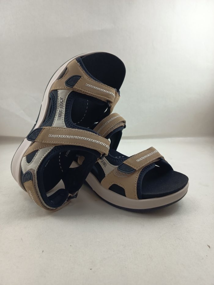 Sandalia californiana de piel combinada en blanco y beig con cierre de velcros, Josef seibel mod. 97302 - Imagen 4