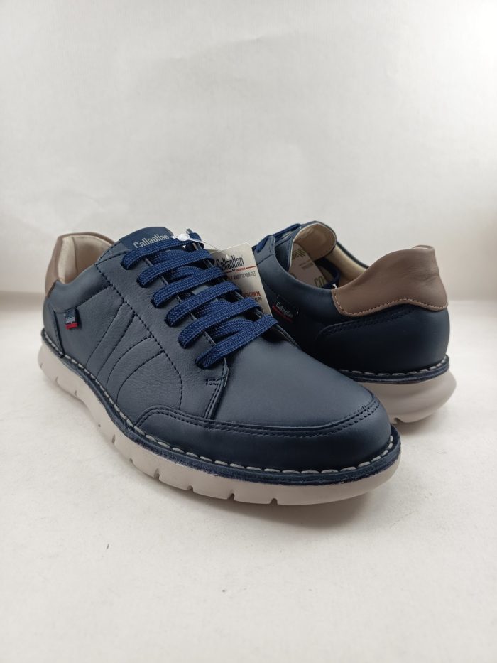 Semi-sport de piel azul con cierre de cordon, Callaghan mod. 47130