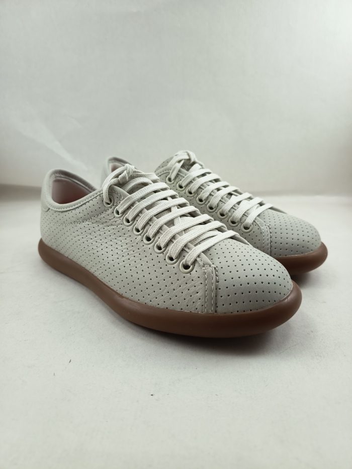 Semi-sport de piel crema con cierre de cordon, Camper mod. K201668