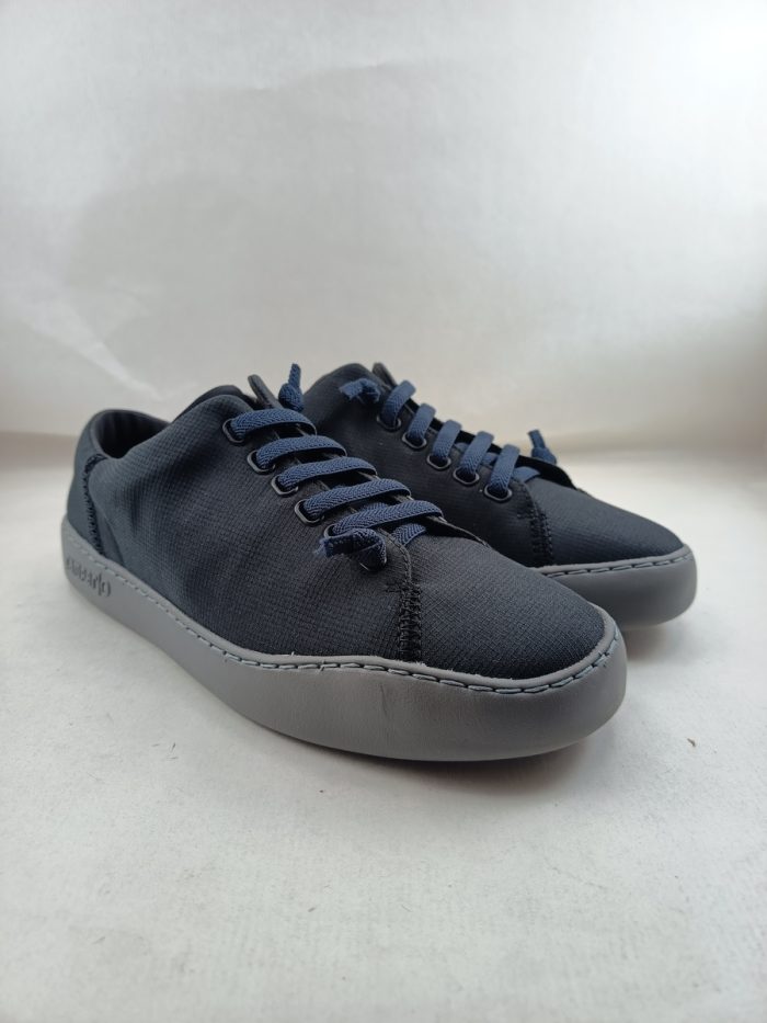 Semi-sport de piel negra con cierre de cordon elastico, Camper mod. K100881