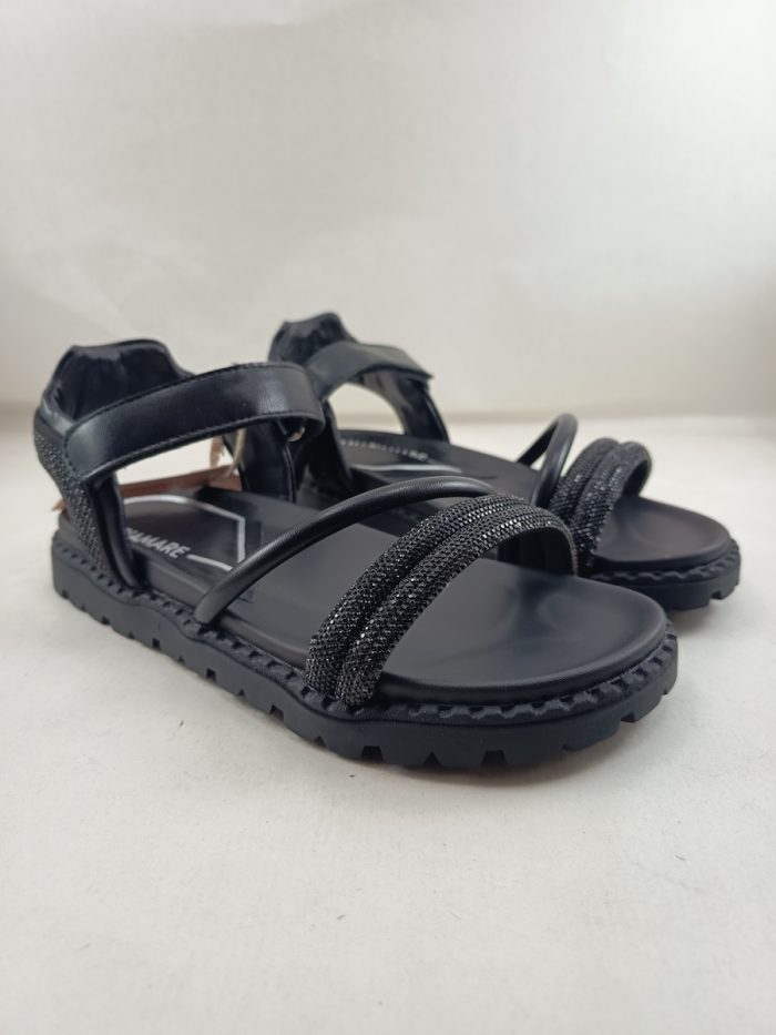 Sandalia de piel negra con ciere de velcro, Mariamare mod. 68557