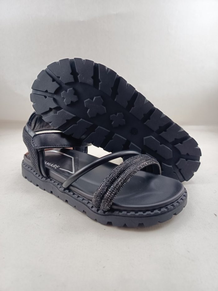 Sandalia de piel negra con ciere de velcro, Mariamare mod. 68557 - Imagen 3